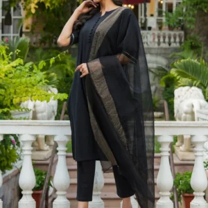 women kurta set with orgenza dupatta