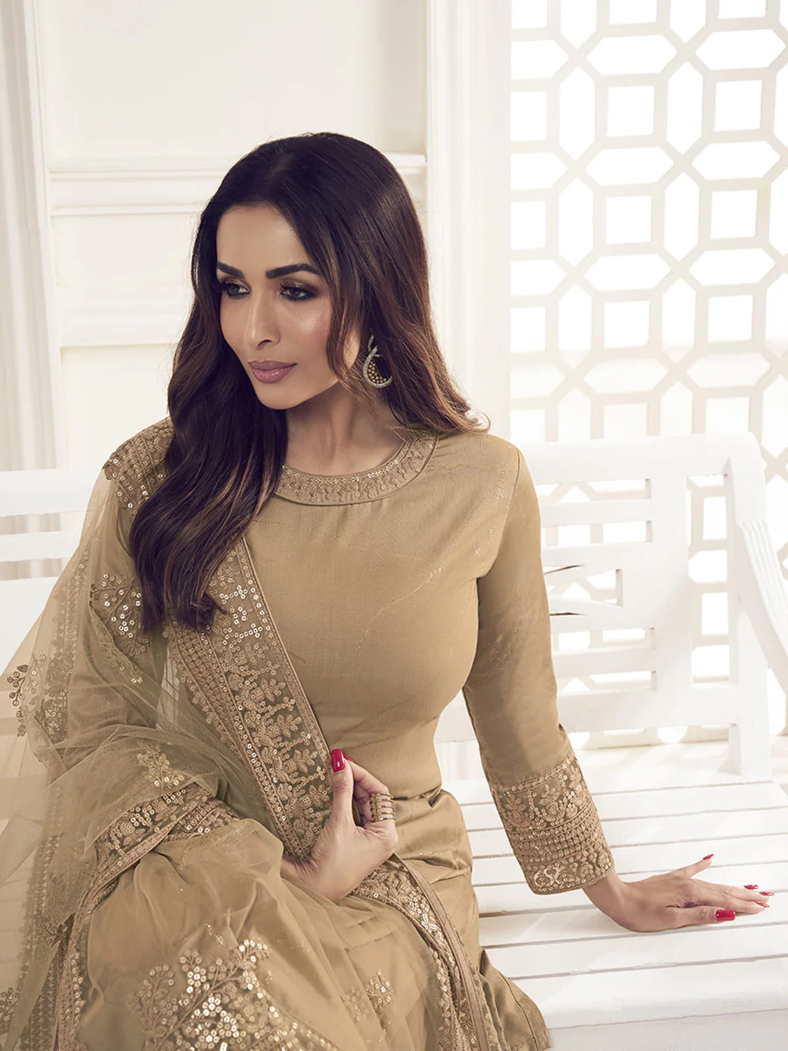 Sale Malaika Arora Beige Floral Thread and Sequines Embroidered Kurta Set - Image 3